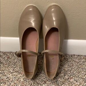 ✨ Bloch Tan Buckle Tap Shoes – Gently Used, Great Sound, Size Up! 👯♀️